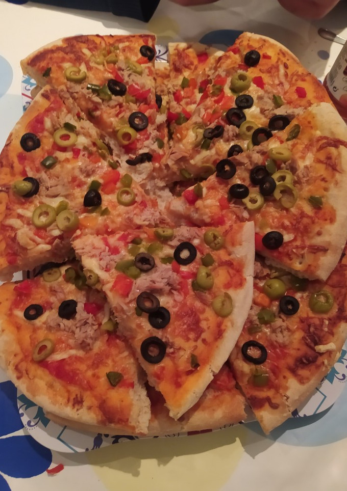 Una foto de Pizza delicia... Atún, pimiento y aceituna