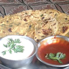 A picture of Methi ka pratha.