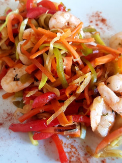 Una foto de Camarones con vegetales salteados al wok. #paraprincipiantes