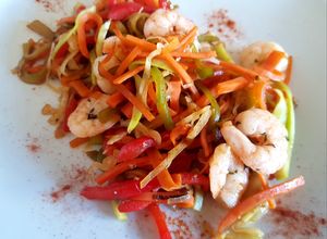 Una foto de Camarones con vegetales salteados al wok. #paraprincipiantes