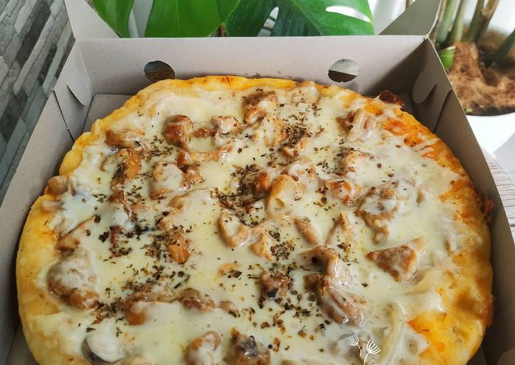 Resep Pizza Teflon Empuk Topping Creamy Ayam Jamur Anti Gagal