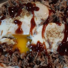 A picture of Peppered Pulled Pork and Eggs.