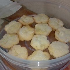 Mini mixed nuts butter biscuit pies A picture of Mini mixed nuts butter biscuit pies.