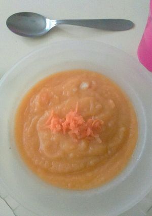 Una foto de Sopa crema de zapallo y zanahoria