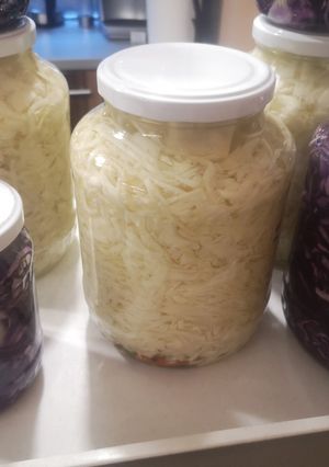 Igazi pro és prebiotikum a fermentált káposzta recept fotója