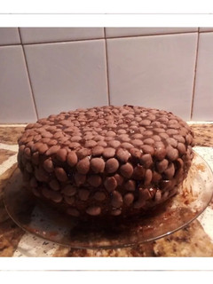 Una foto de Torta tentadora de tres sabores 🍫