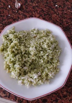 Una foto de Arroz con picada de perejil y frutos secos