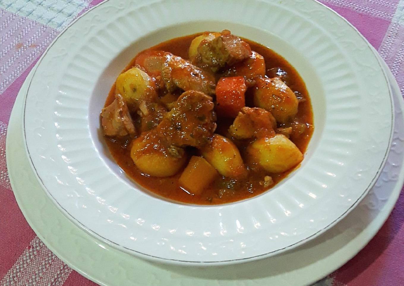 Pollo en salsa tandoori con patatas baby y zanahorias