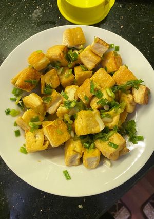 Hình của món Đậu tẩm hành (không ăn được hành sống).
