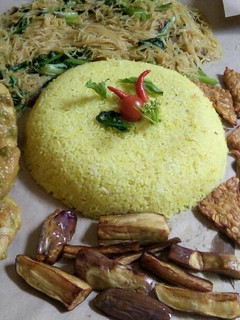 Foto resep Nasi kuning rice cooker