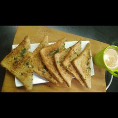 A picture of Garlic Bread.