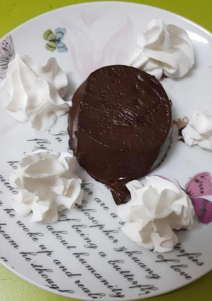 Una foto de Una gelatina de chocolate light con nata