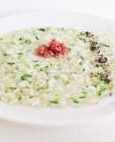 Risotto con crema di gorgonzola, zucchine e speck croccante