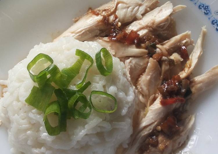 Bagaimana Menyiapkan Nasi gurih with Ayam Hainan suwir, Enak Banget