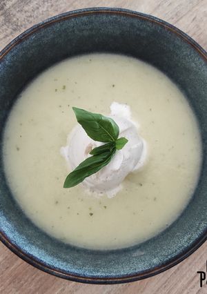 Une photo de Gaspacho d’ananas basilic