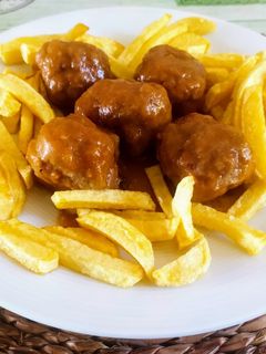 Una foto de Albóndigas en salsa española
