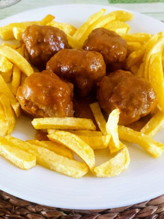 Una foto de Albóndigas en salsa española