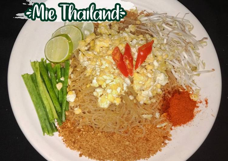 PAD THAI, Mie Thailand (dengan bahan Indonesia)