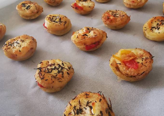 Mini tartelettes chèvre oignons caramélisés et tomates cerises