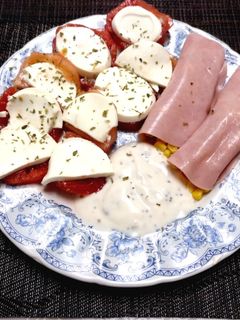 Una foto de Ensalada de queso fresco