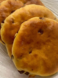Una foto de Bollitos de leche y virutas de chocolate