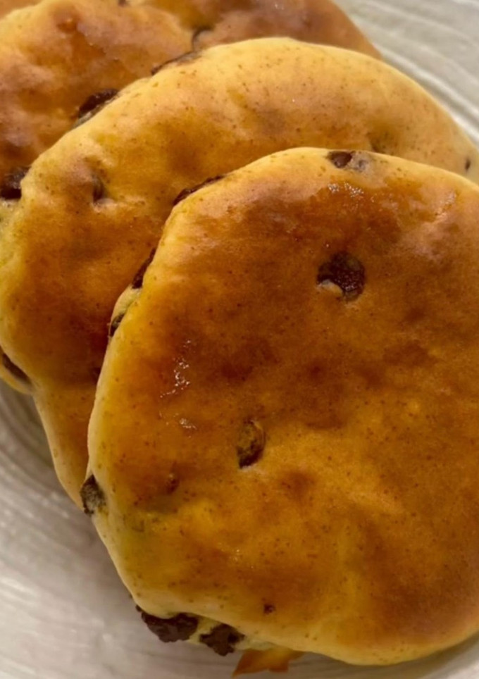 Una foto de Bollitos de leche y virutas de chocolate
