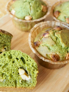 Una foto de Muffins de matcha (抹茶マフィン) / Postre japonés🍵