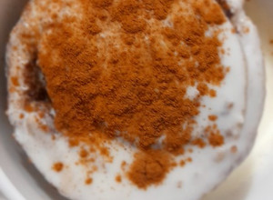 Una foto de Rollito de canela saludable en tazón