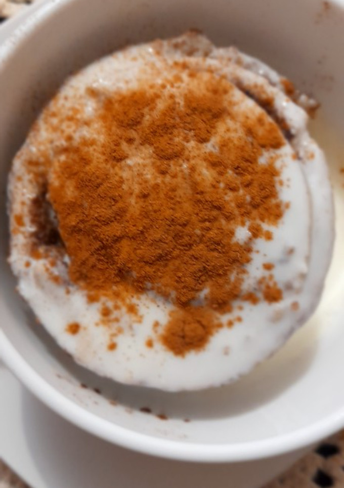 Una foto de Rollito de canela saludable en tazón