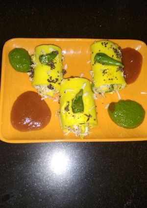 खांडवी (Khandvi recipe in hindi) रेसिपी मुख्य फोटो
