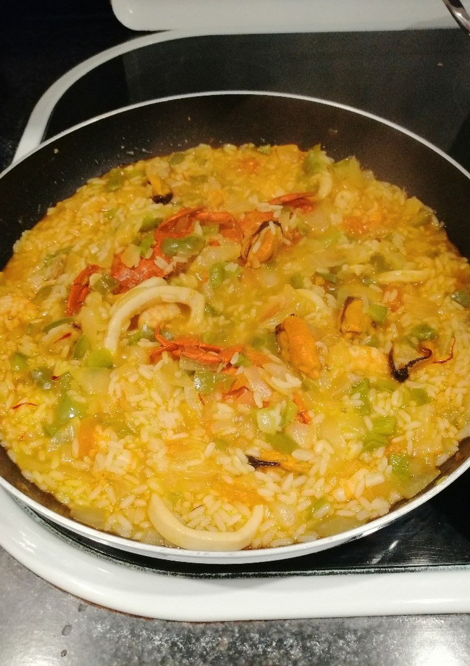 Una foto de Paella de marisco