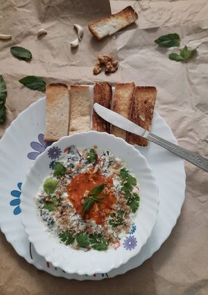A picture of Spinach Walnut Yogurt Dip.