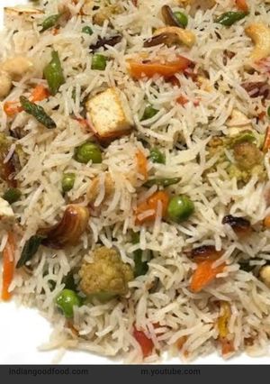 A picture of Kashmiri pulao/kashmiri biryani.