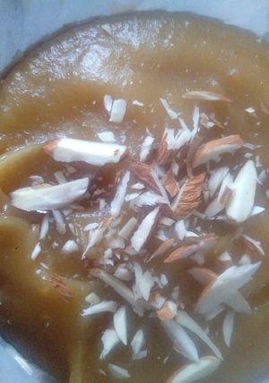 A picture of Besan halwa.