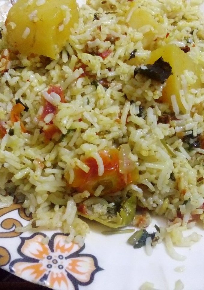A picture of Aloo ki Biryani.