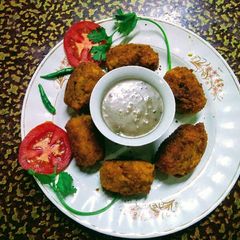 A picture of Aloo bonda with peanut tamarind sauce.