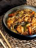 Fideos fritos yakisoba de gambas