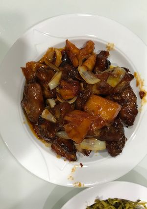 Hình của món Sườn xào chua ngọt.