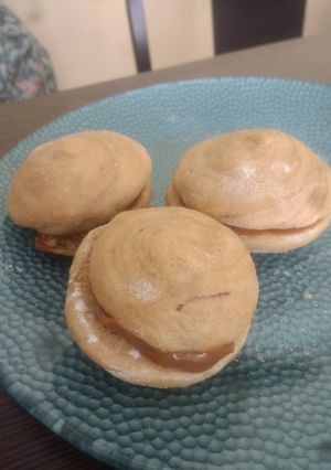 Una foto de Alfajores esponjosos y muy rápidos de hacer