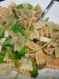 Ensalada de pajaritas con atún