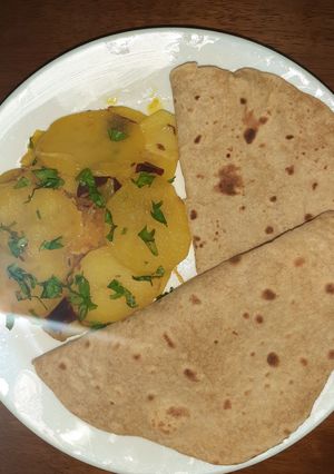 A picture of Quick potato veggie with chapati 😊(katli with roti) #mycookbook.