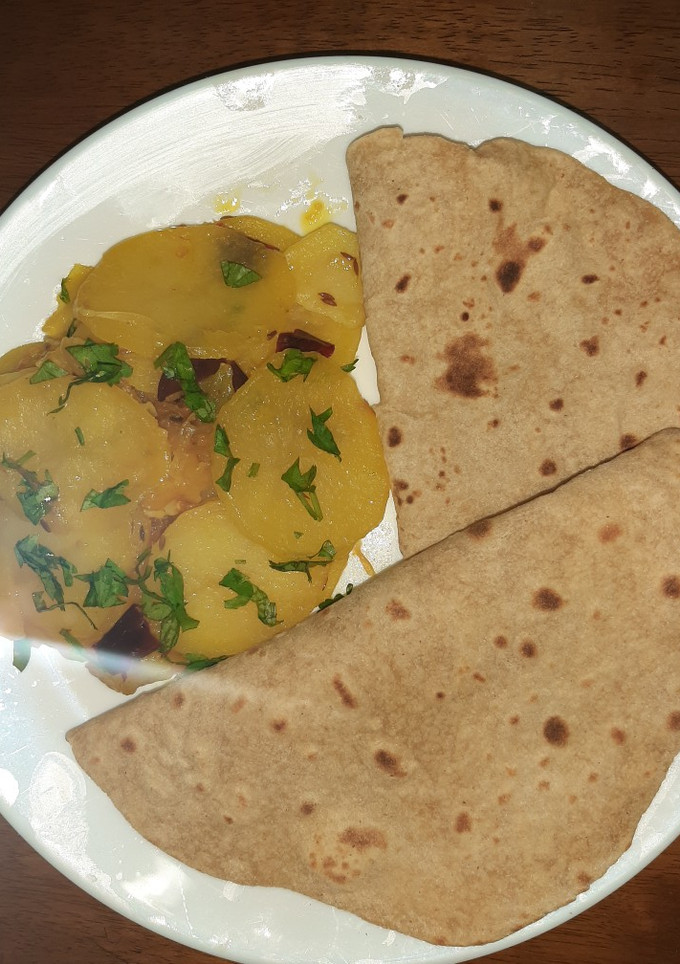 A picture of Quick potato veggie with chapati 😊(katli with roti) #mycookbook.