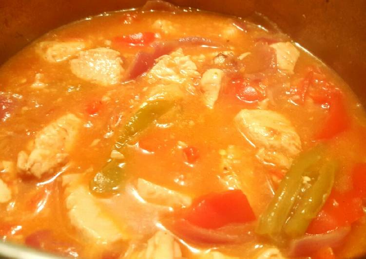 Chicken & veggie curry with spices (Chicken Jalfrezi) 