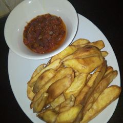 A picture of Fried sweet potatoe with sauce.