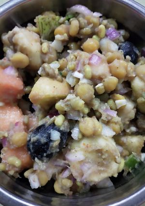 A picture of Chana chaat.