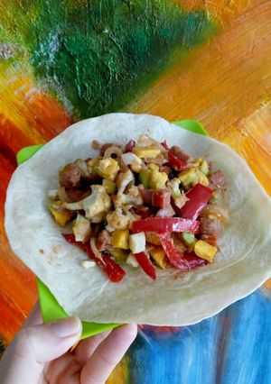 Una foto de Wrap Abierto de Verduras y Chorizo 🧄🥦🌶