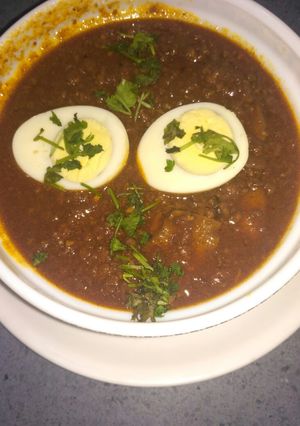 A picture of Keema Kaleji with egg's.