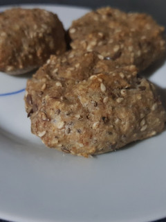 Una foto de Mini pancitos de almendras y chía