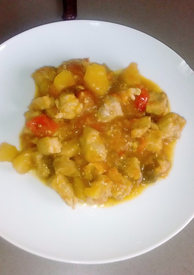 Una foto de Solomillo de cerdo con pimientos y patatas