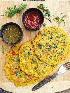 बेसन चीला (besan cheela recipe in Hindi) रेसिपी मुख्य फोटो